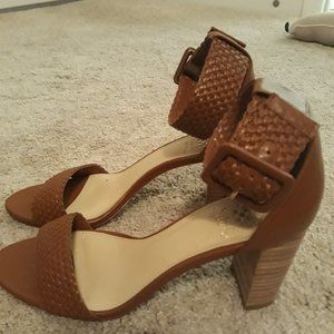 VINCE CAMUTO SANDALS